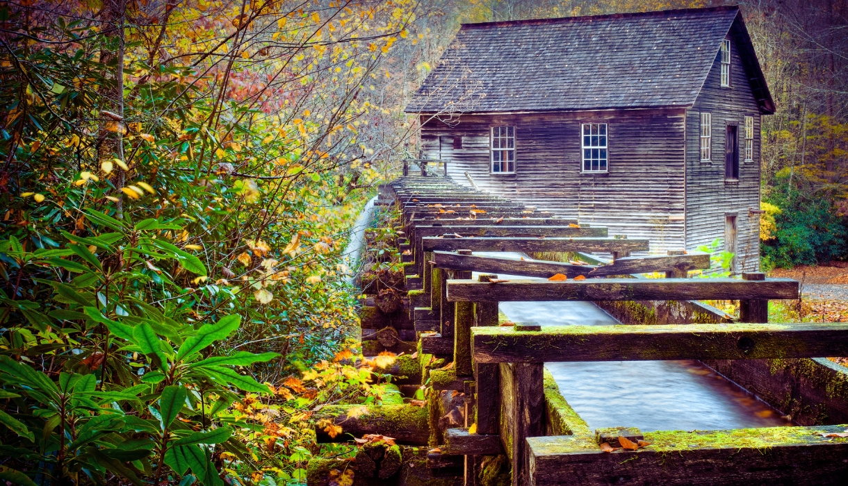 Cherokee NC Travel Guide Mingus Mill, Oconaluftee, Cherokee, North Carolina, USA Imageby fotoMonkee from Getty Images Signature