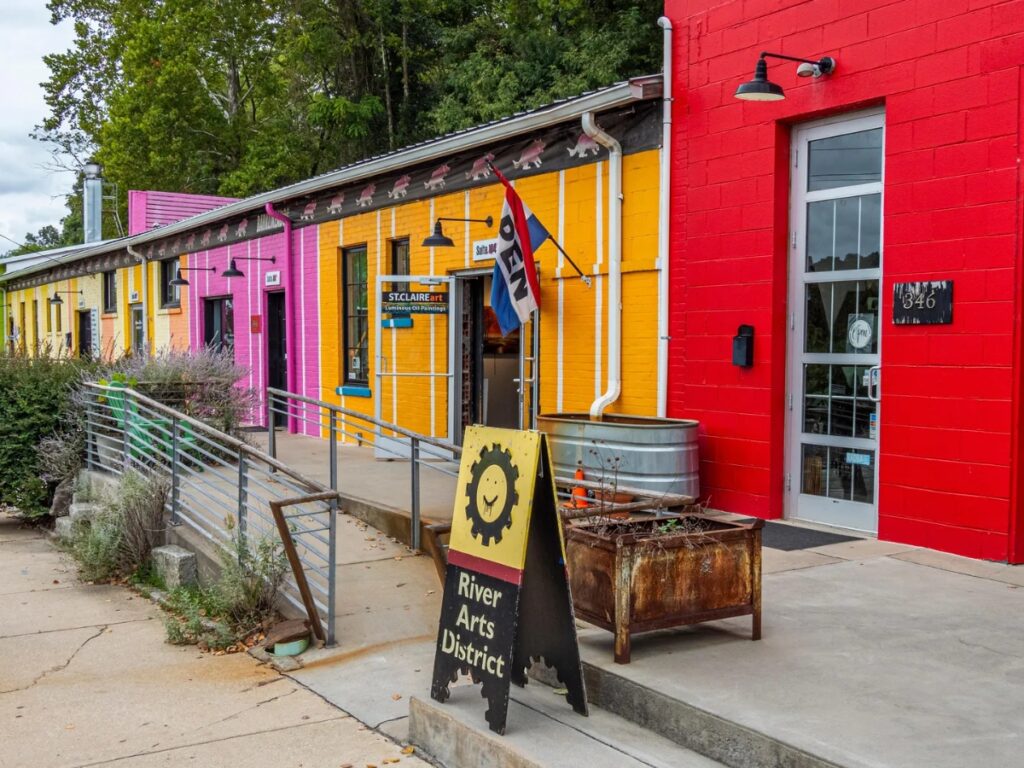 River Arts District, Asheville _ Image by James Schwabel_Alamy